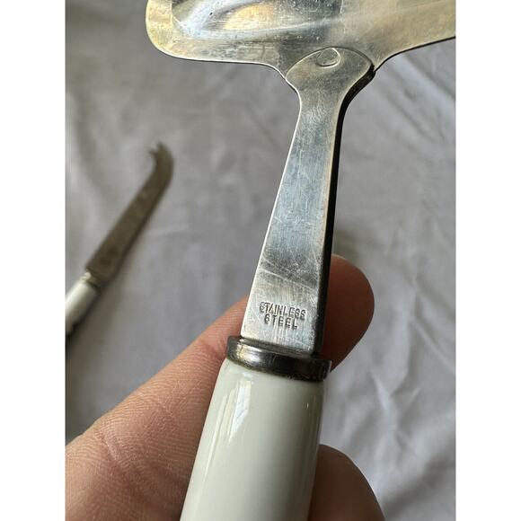 SET 3 - SHEFFIELD ENGLAND Christmas Holly Berry Stainless Cheese Slicer & Knife - Picture 4 of 5